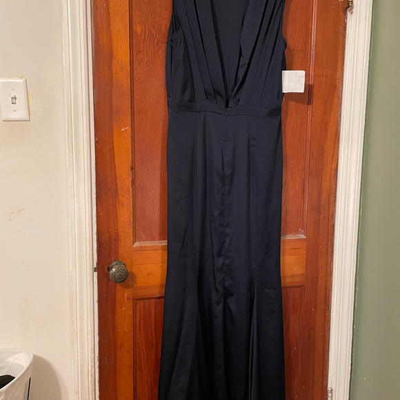 Elegant Navy Evening Gown - Picture 2 of 5